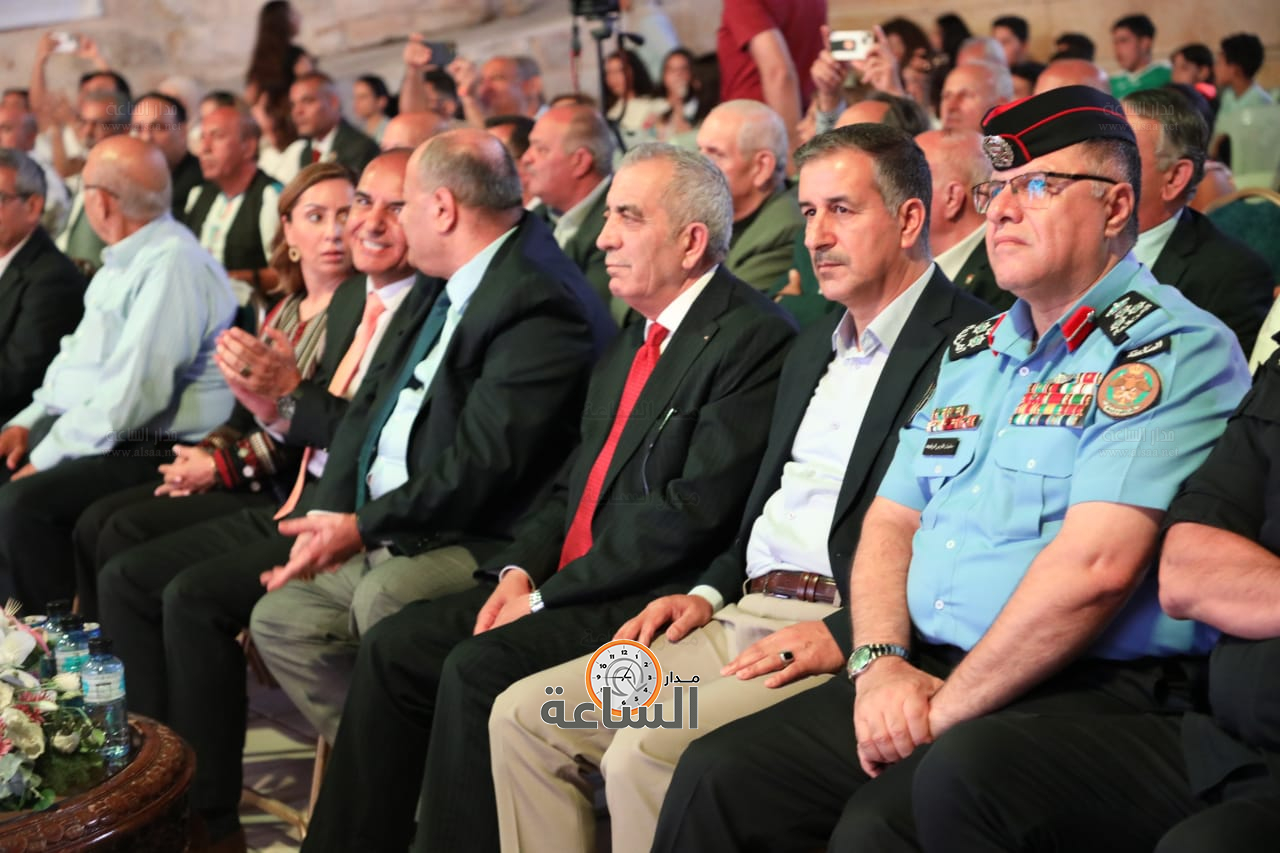 Madar Al-Saa Images 0.49808940417134595