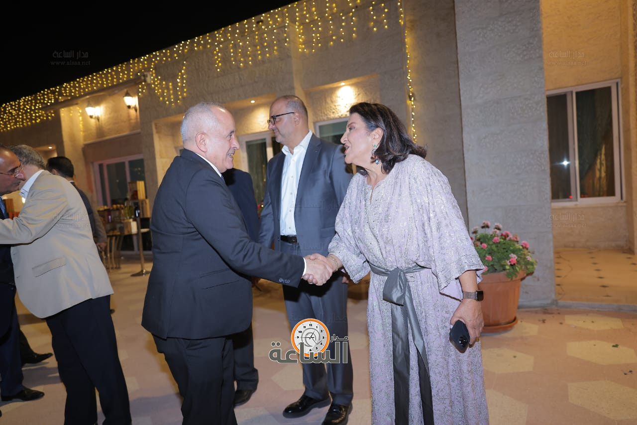 Madar Al-Saa Images 0.4527344894799159