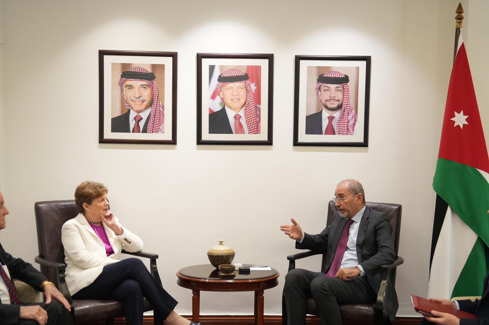 Madar Al-Saa Images 0.2748265443620007