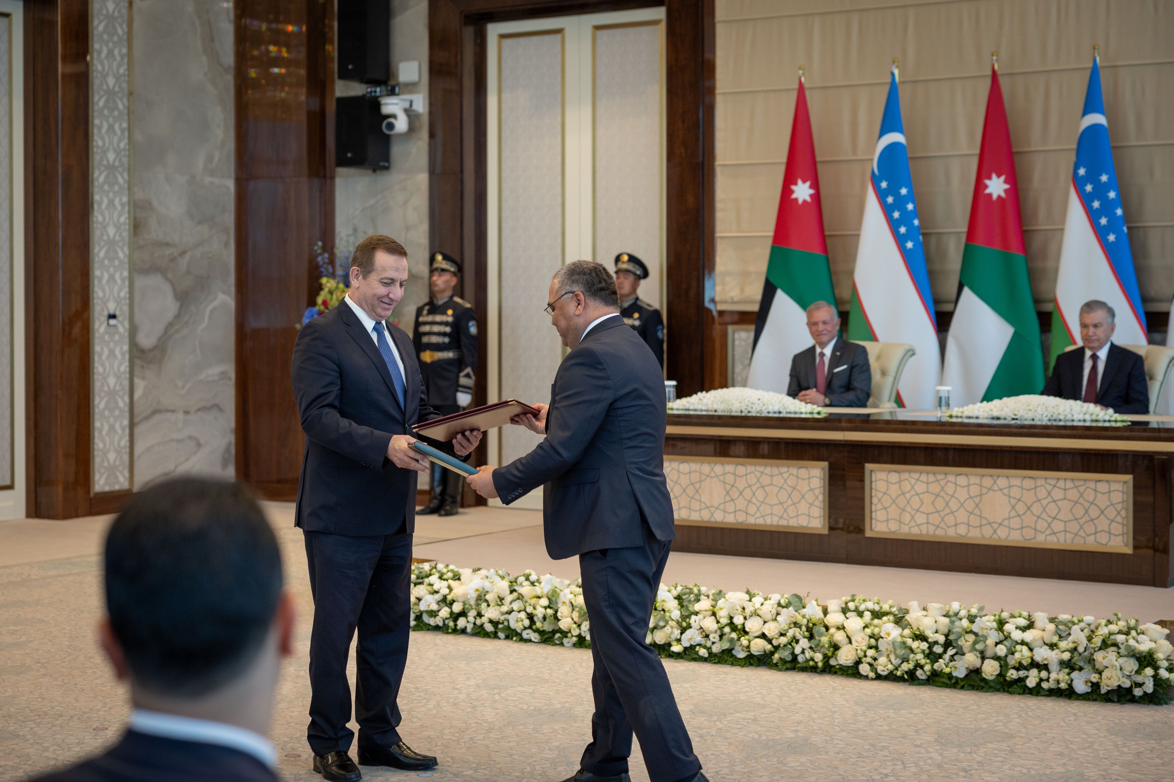 Madar Al-Saa Images 0.72027215508755