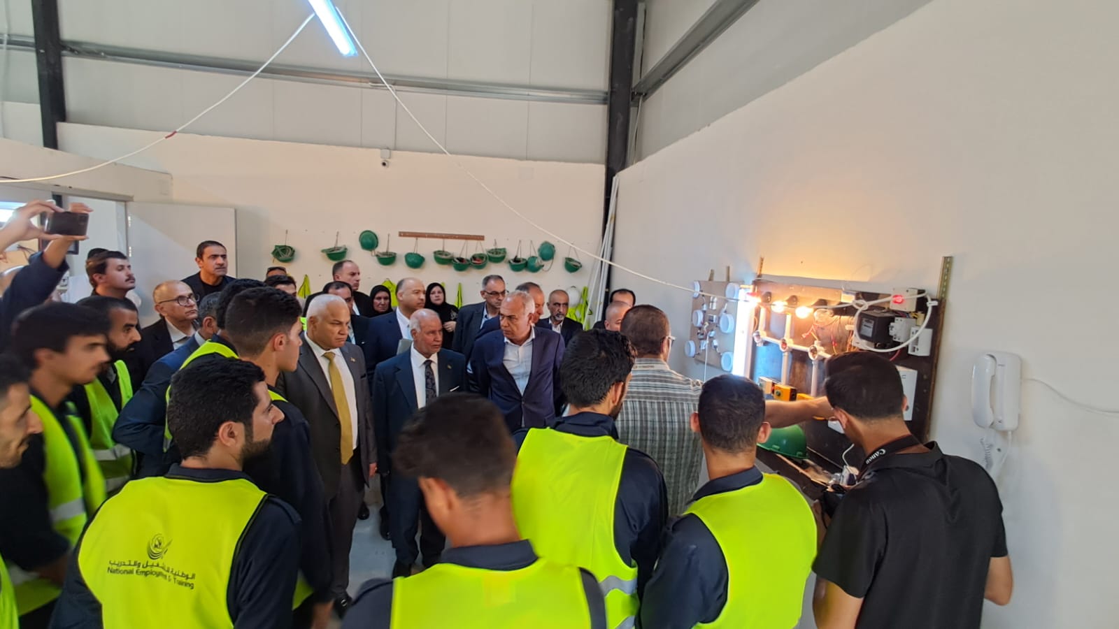 Madar Al-Saa Images 0.9879960222270925