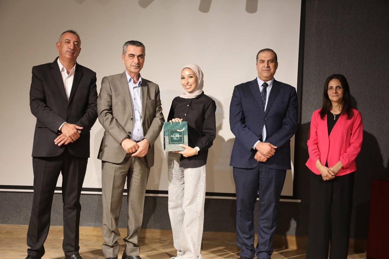 Madar Al-Saa Images 0.7217975397357006