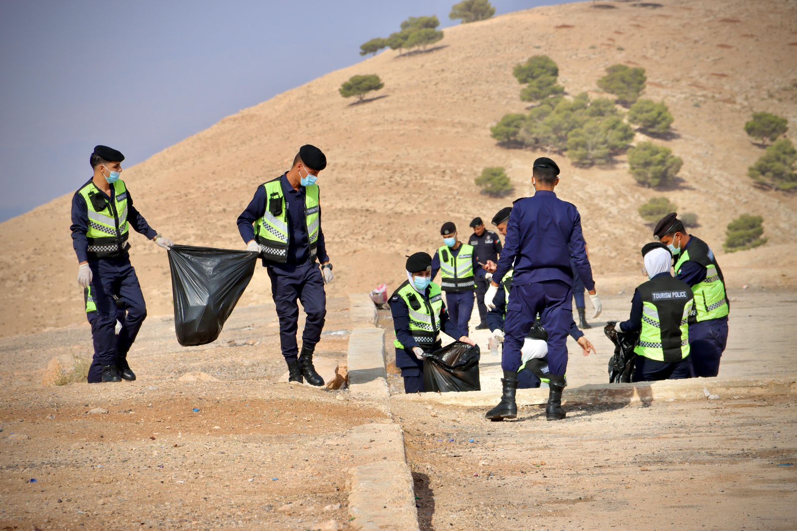 Madar Al-Saa Images 0.032551106184223966