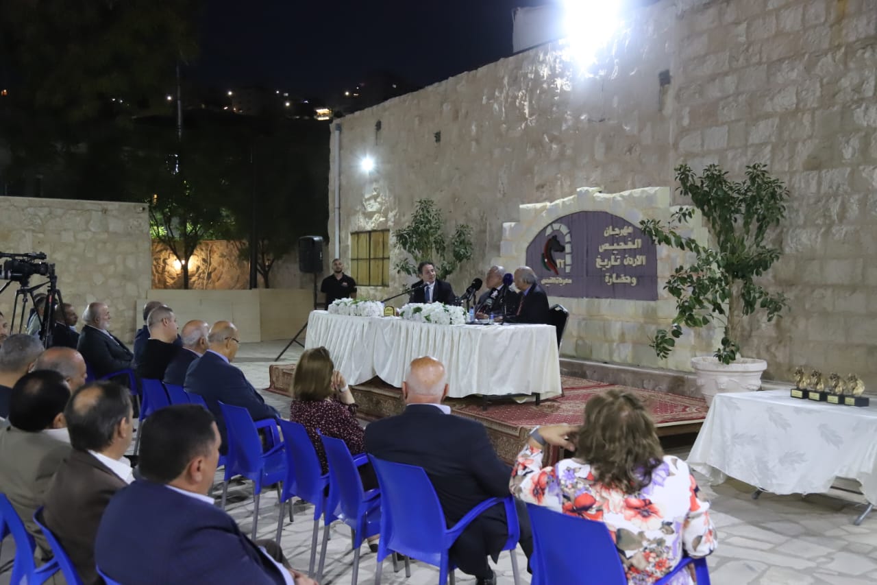 Madar Al-Saa Images 0.7097598861707287