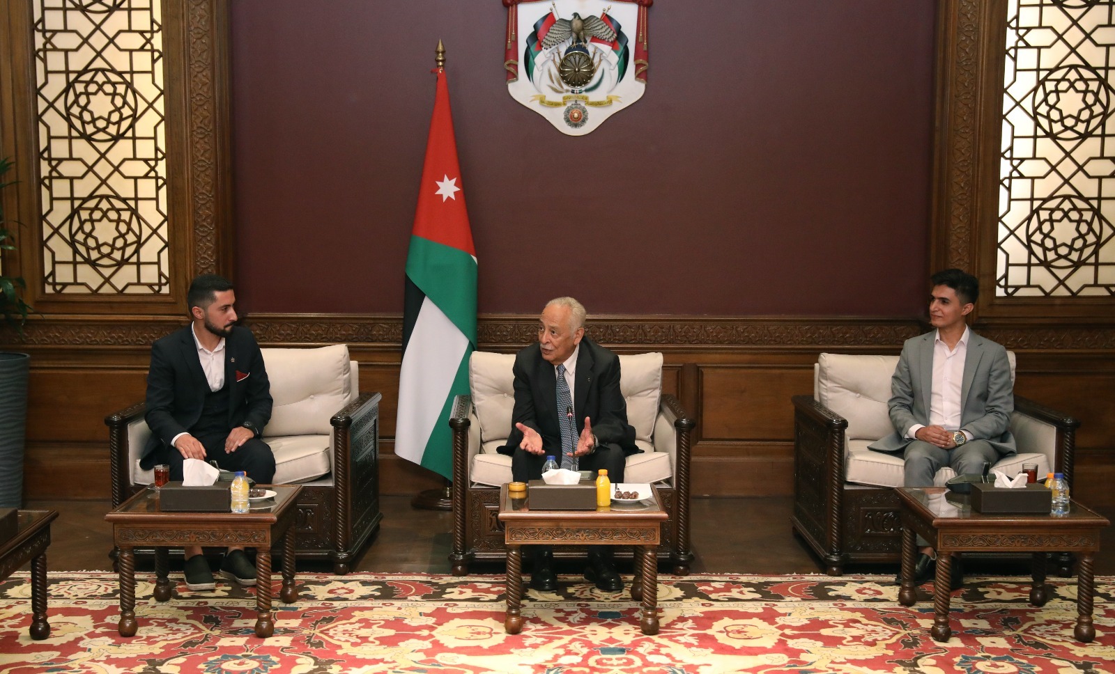 Madar Al-Saa Images 0.701517610400809