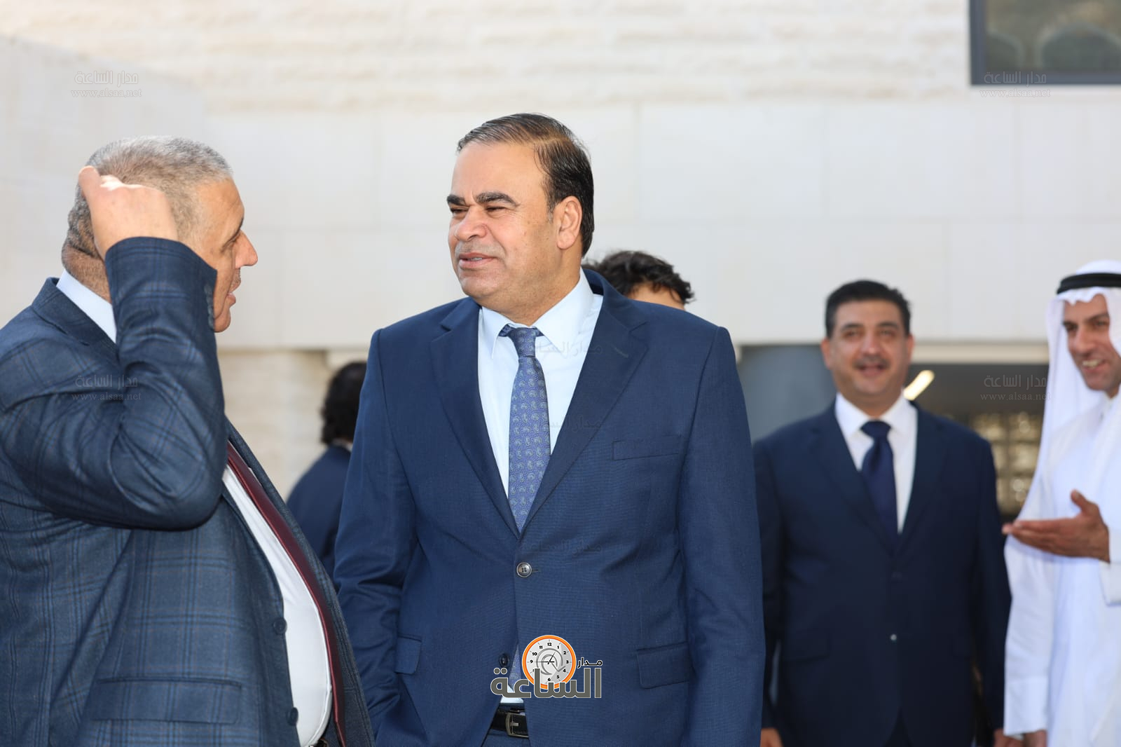 Madar Al-Saa Images 0.5571017257578452