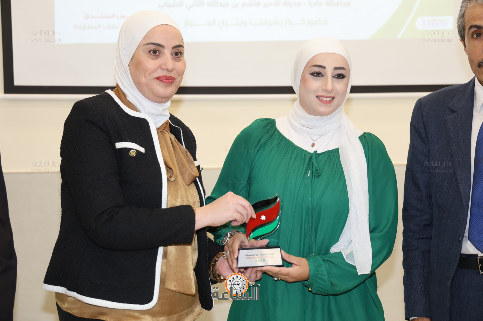 Madar Al-Saa Images 0.4446365220571762