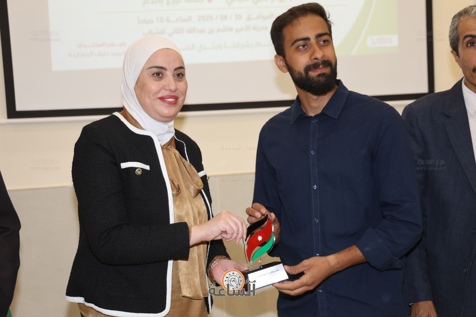 Madar Al-Saa Images 0.14160475890679025