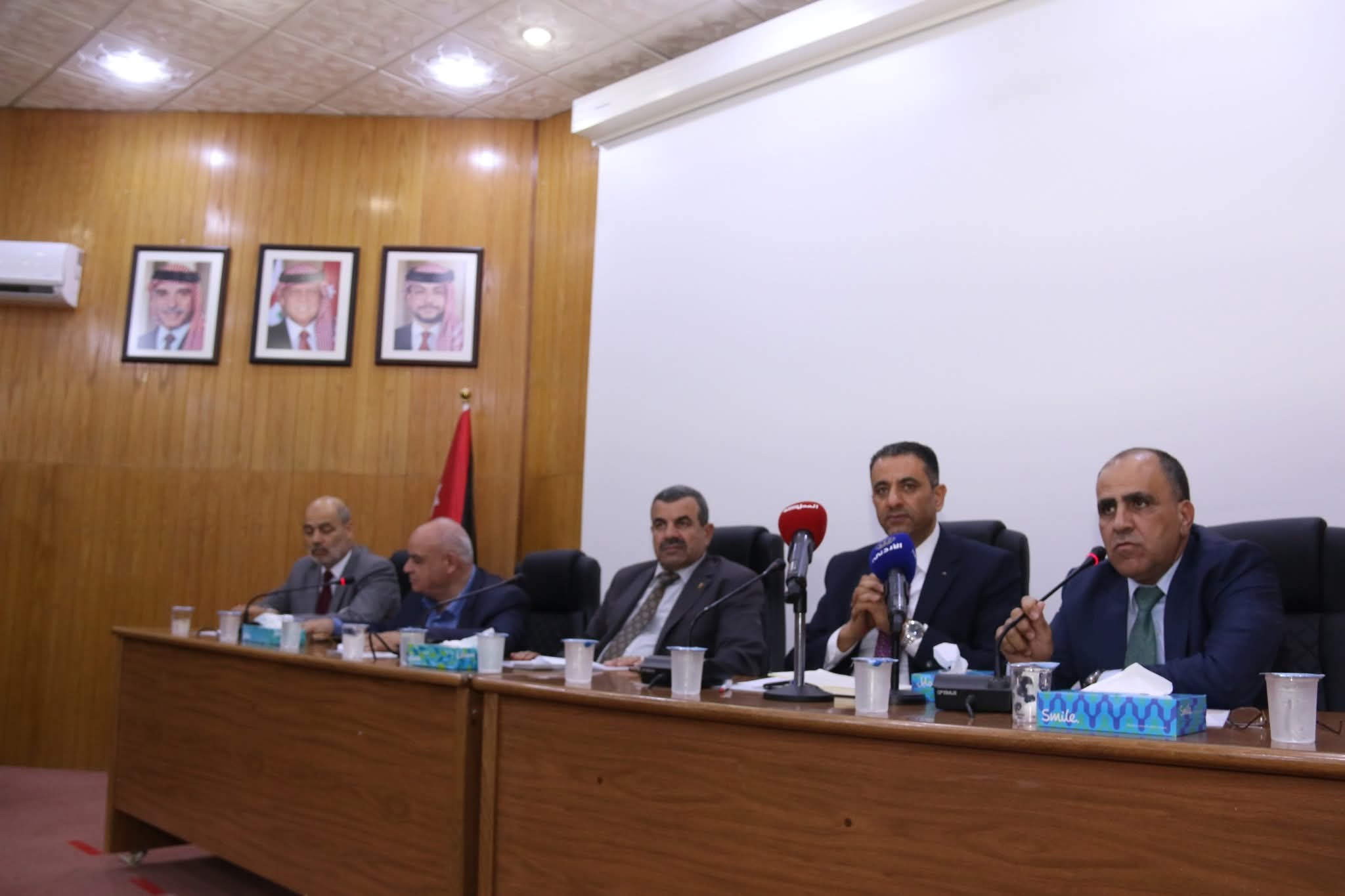 Madar Al-Saa Images 0.3237000586471984