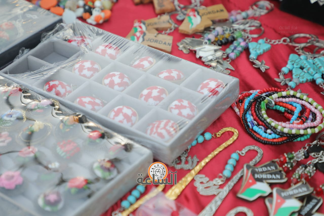 Madar Al-Saa Images 0.6169296972408057