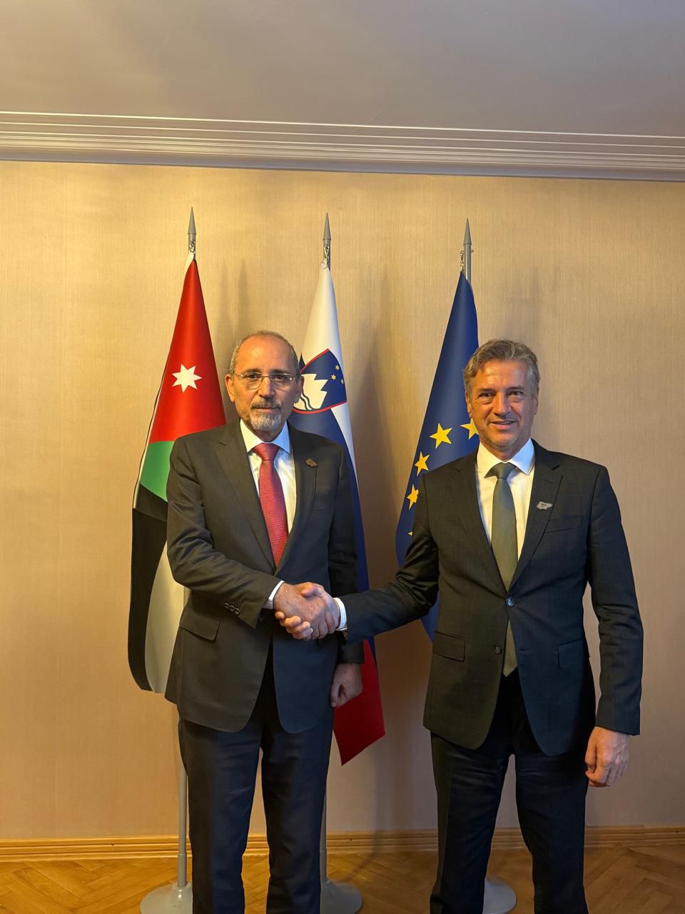 Madar Al-Saa Images 0.4017673329243807