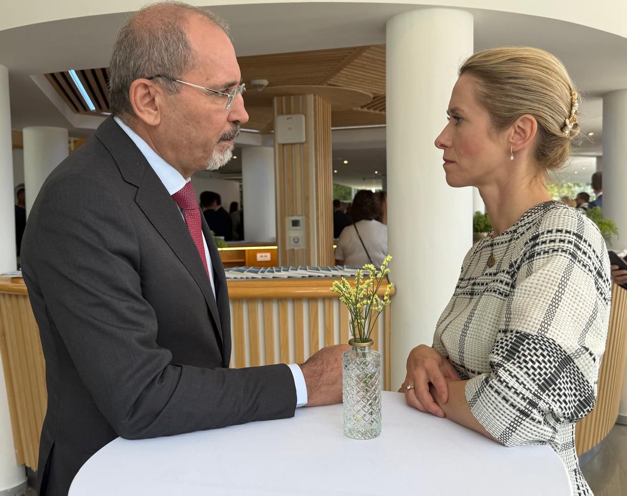 Madar Al-Saa Images 0.6896324839362312