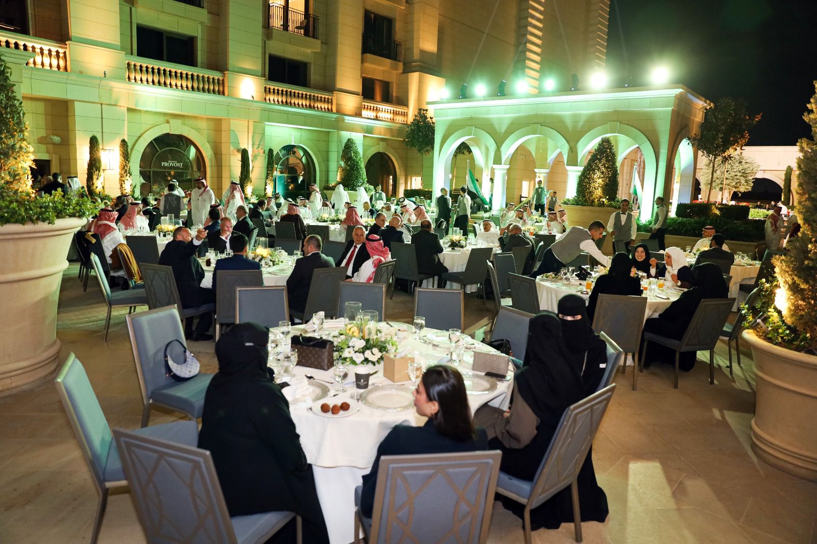 Madar Al-Saa Images 0.7518690953558695