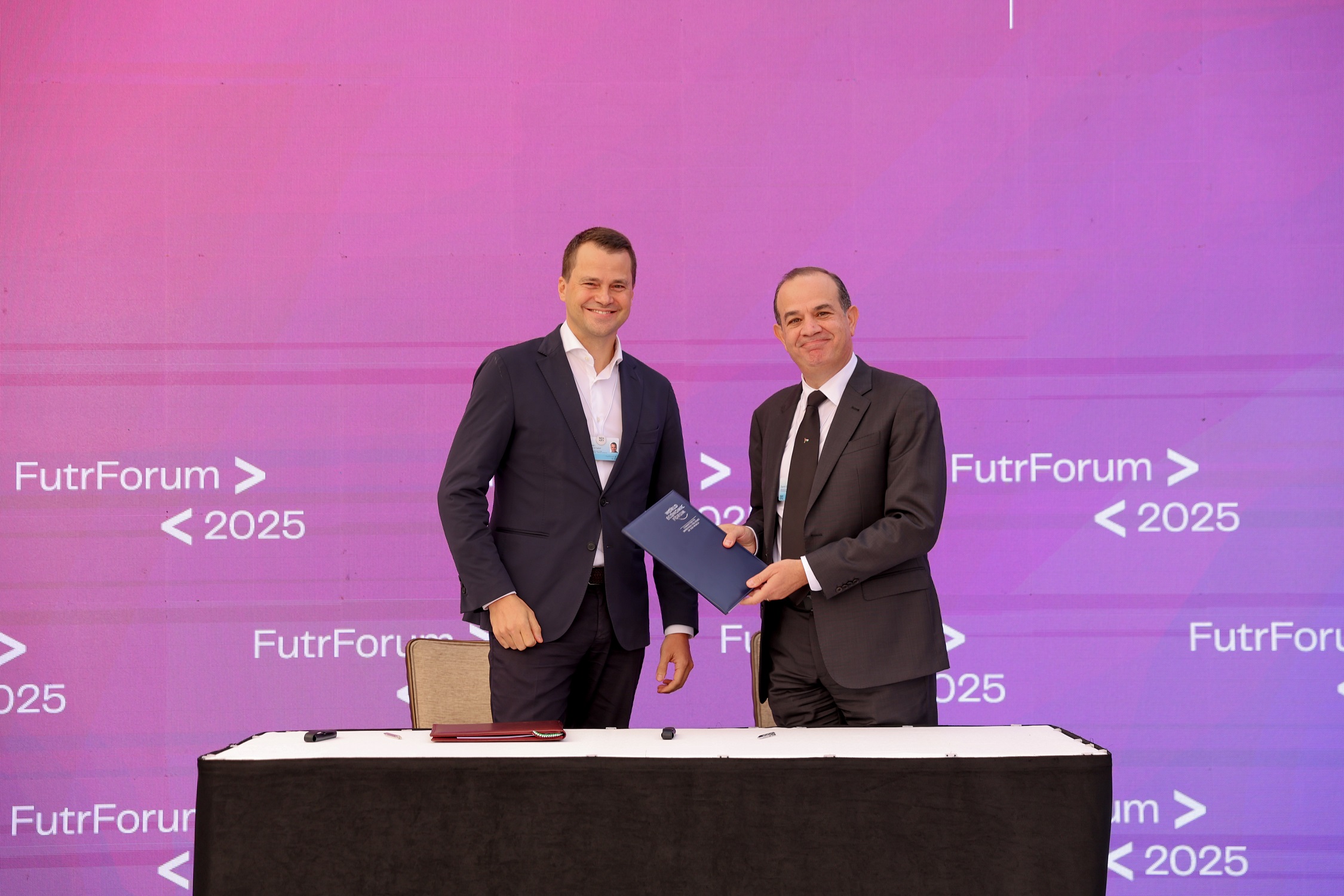 Madar Al-Saa Images 0.1306940870281622