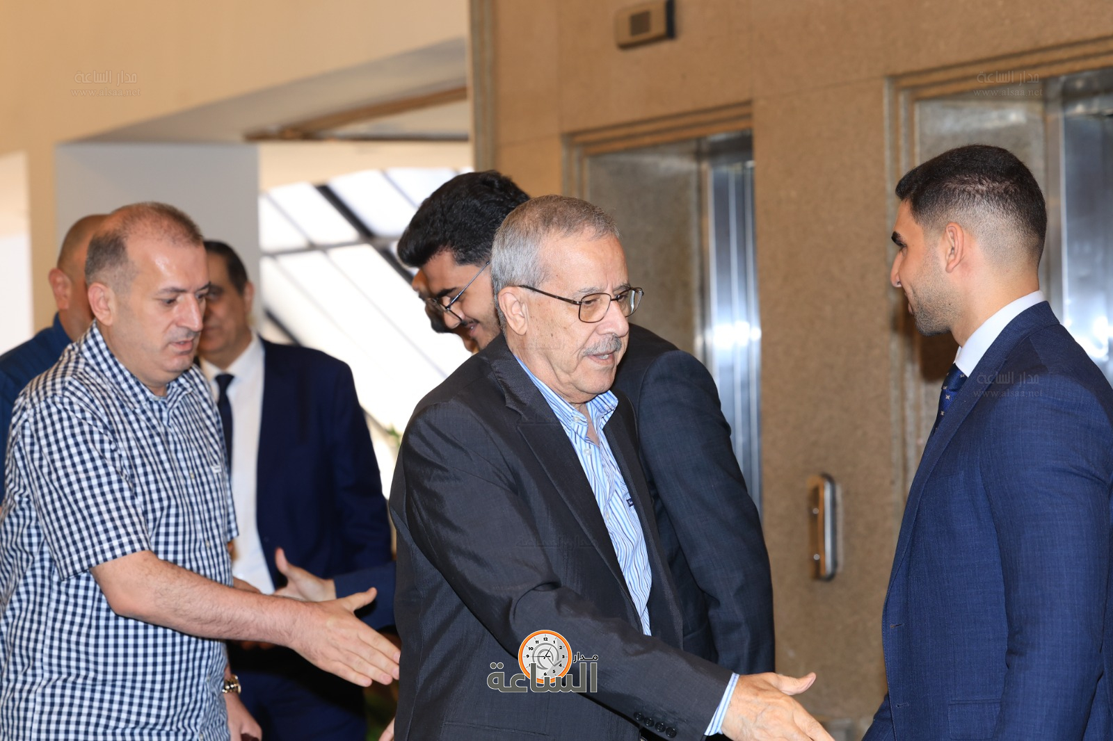 Madar Al-Saa Images 0.43341342651849346