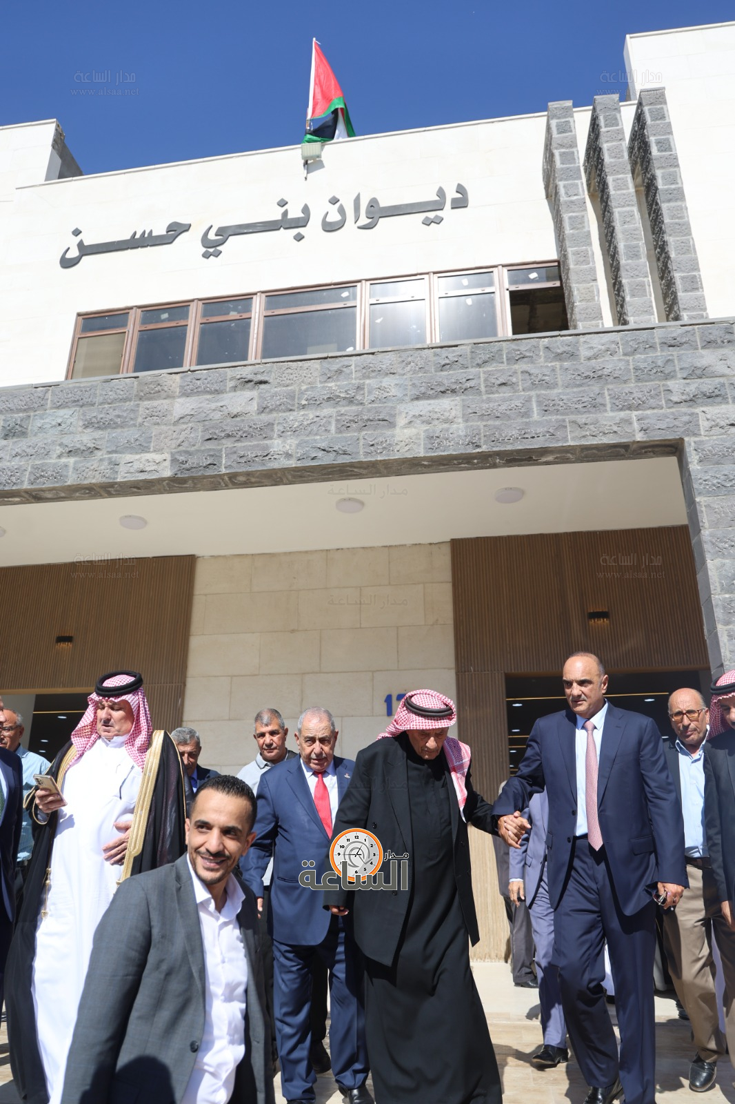 Madar Al-Saa Images 0.4989129939319644