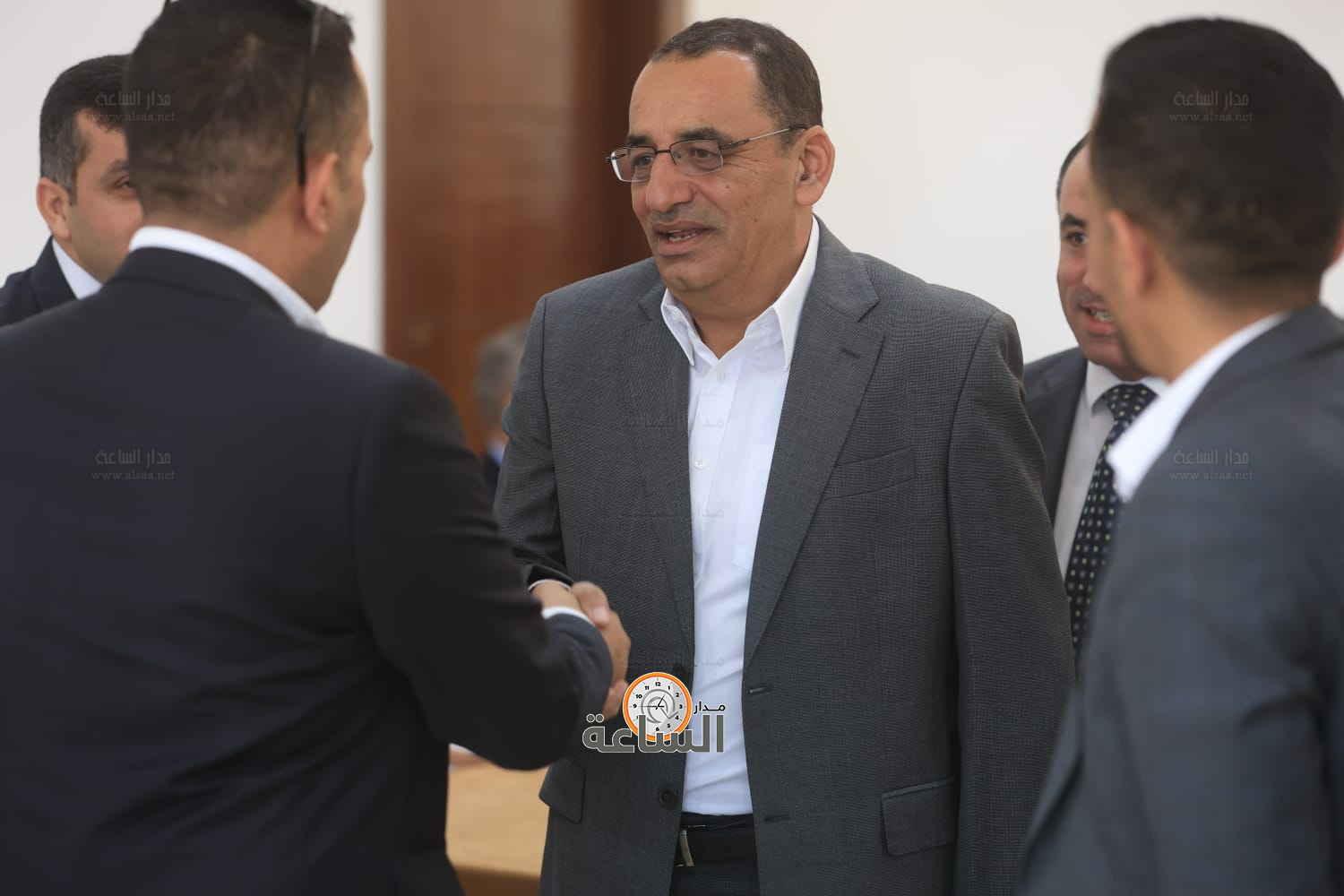 Madar Al-Saa Images 0.14229095577347184