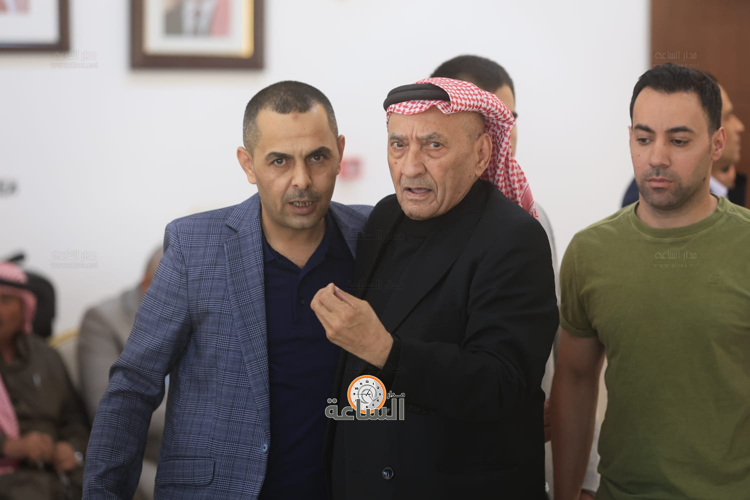 Madar Al-Saa Images 0.4045279354794392