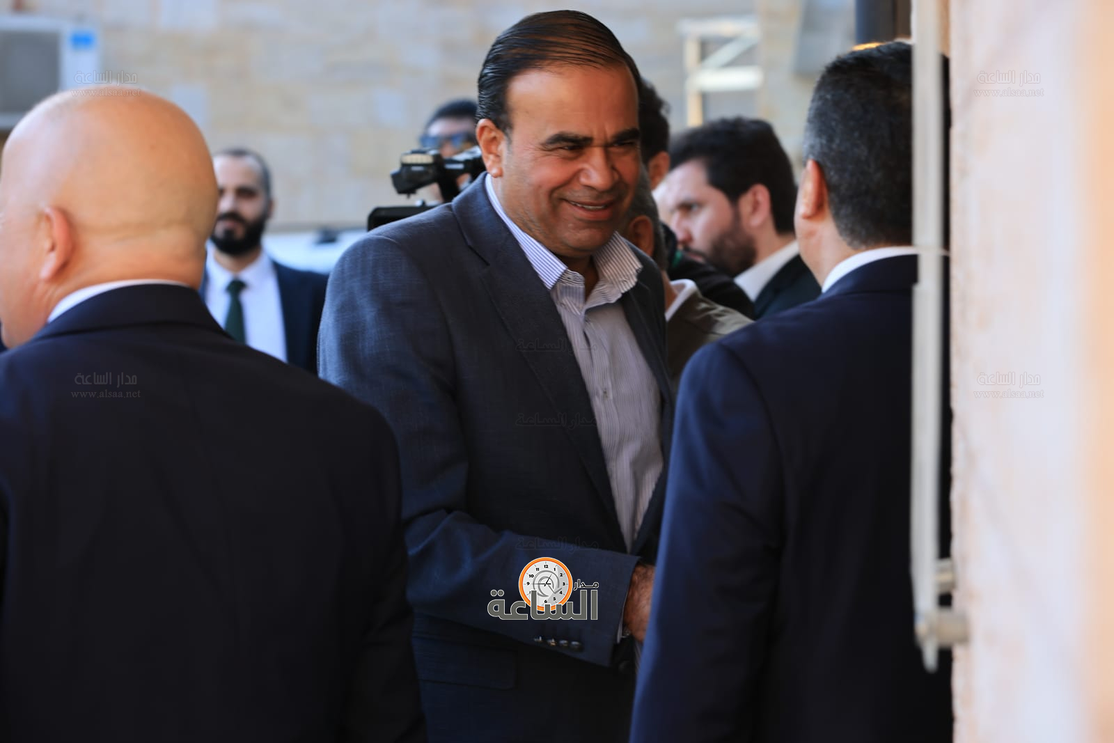 Madar Al-Saa Images 0.9008620446490987