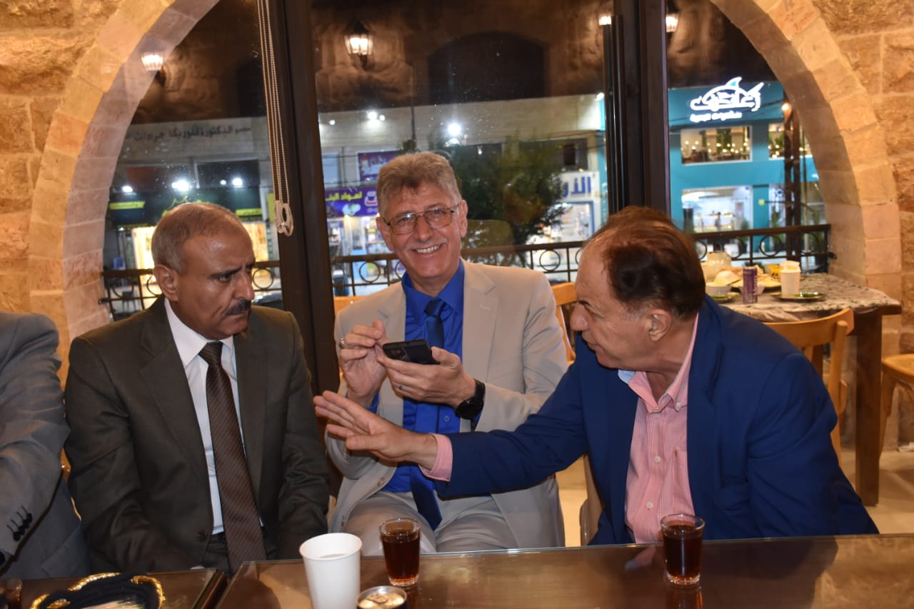 Madar Al-Saa Images 0.9084419183879616