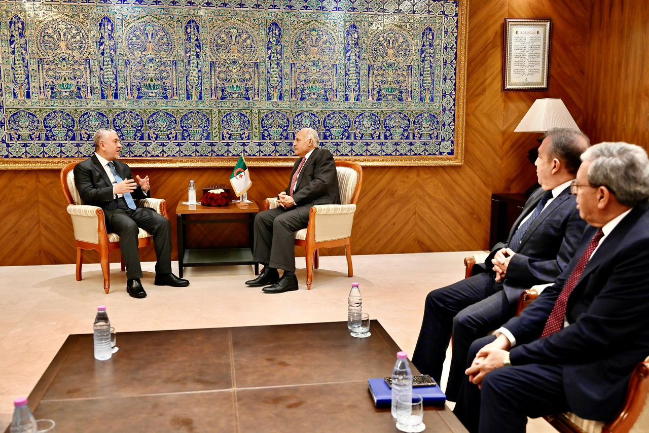 Madar Al-Saa Images 0.5496970586137759