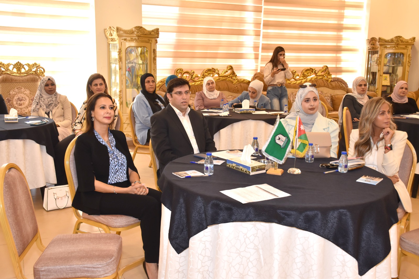 Madar Al-Saa Images 0.09335325045471354