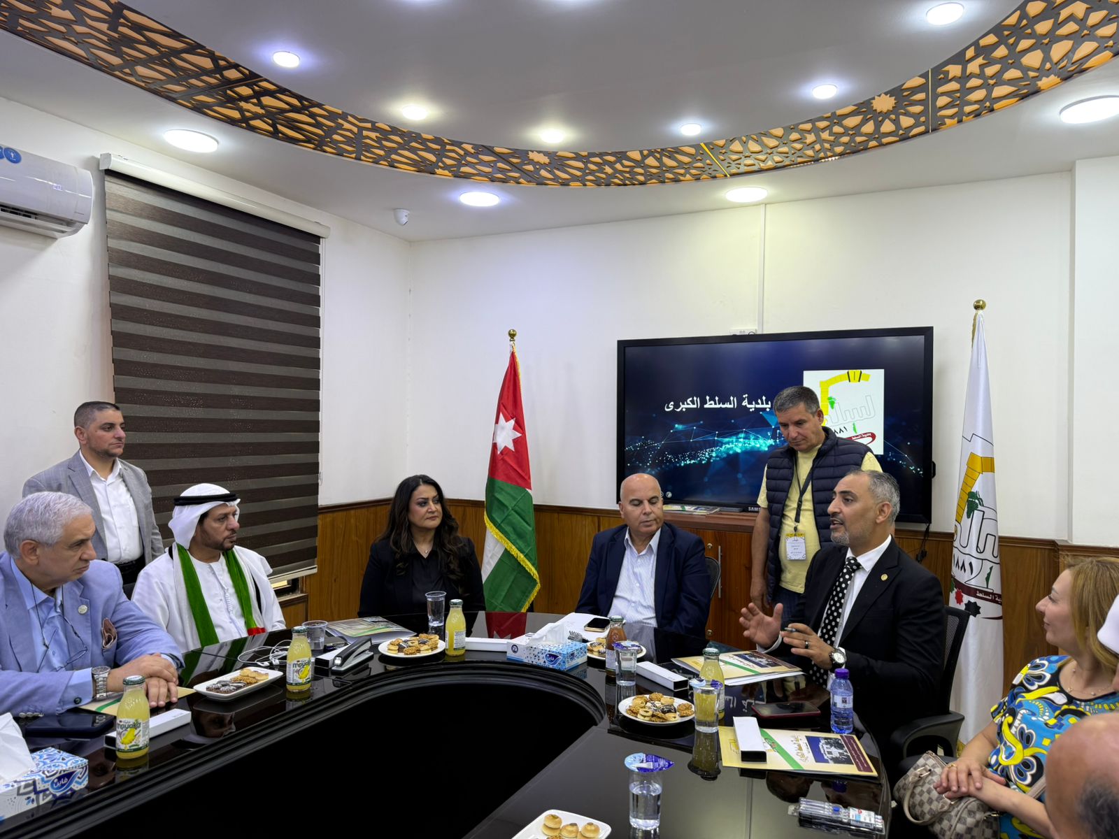 Madar Al-Saa Images 0.6734210610481903