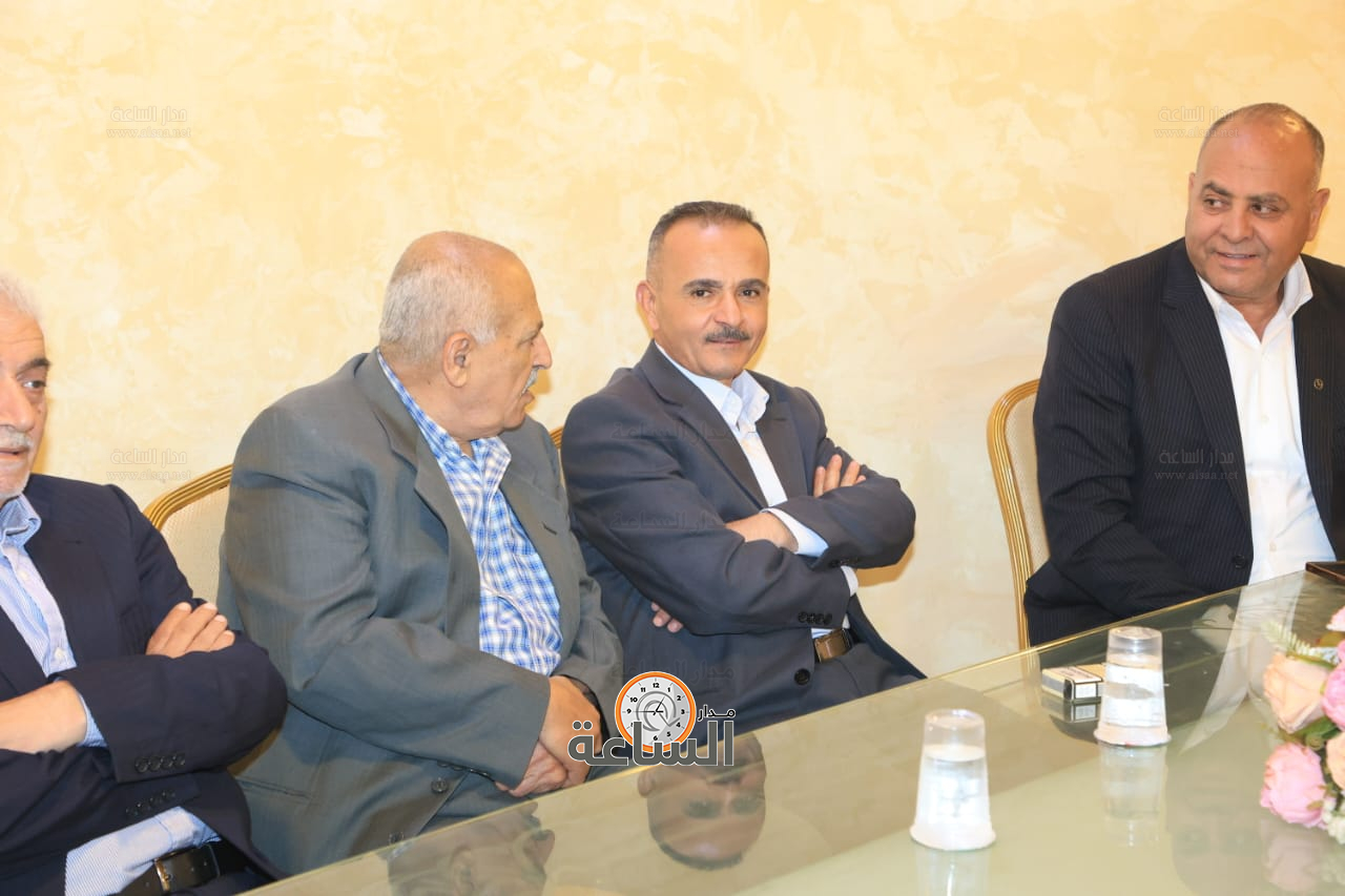 Madar Al-Saa Images 0.4424576115748794