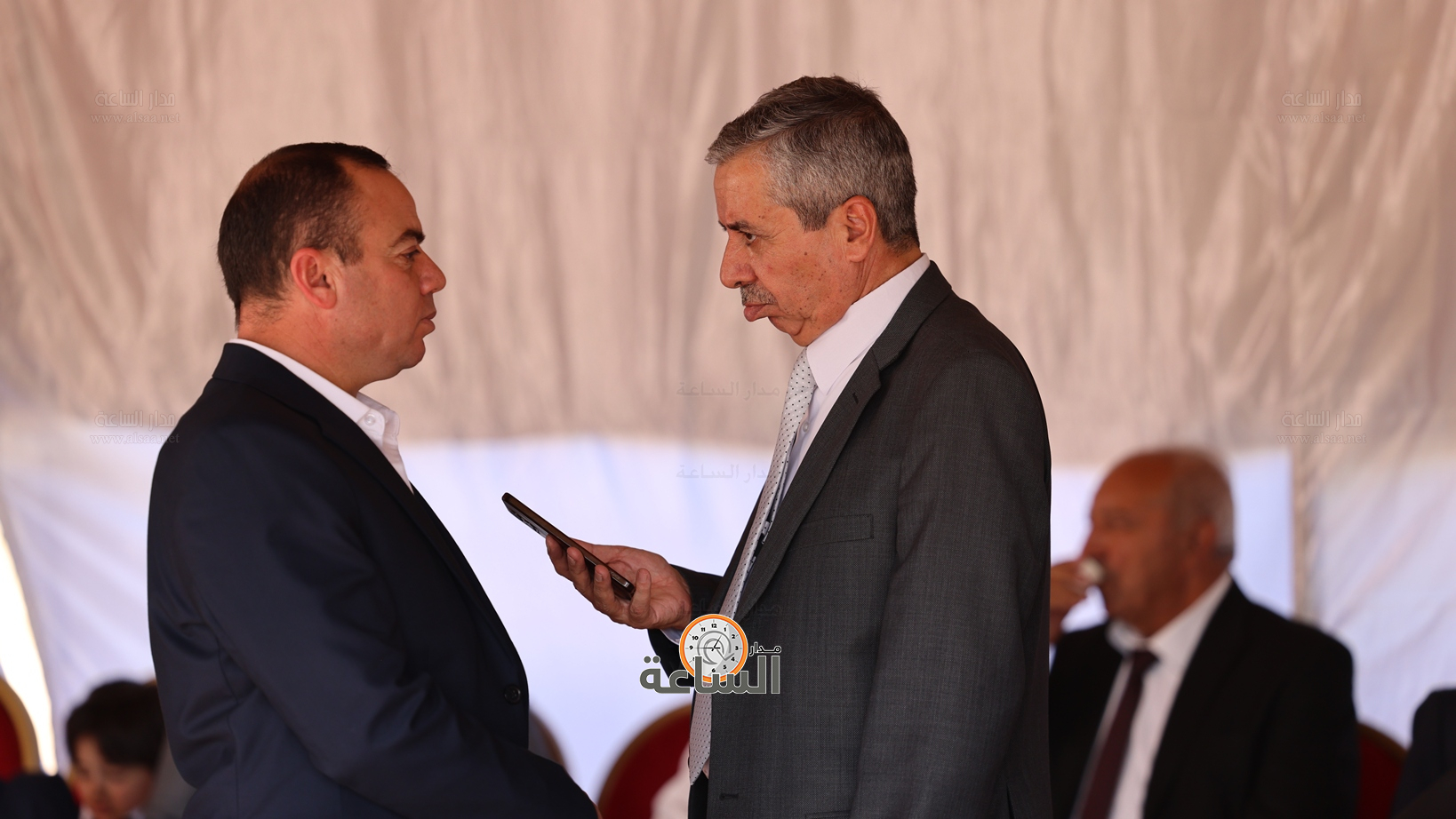 Madar Al-Saa Images 0.570538628786079