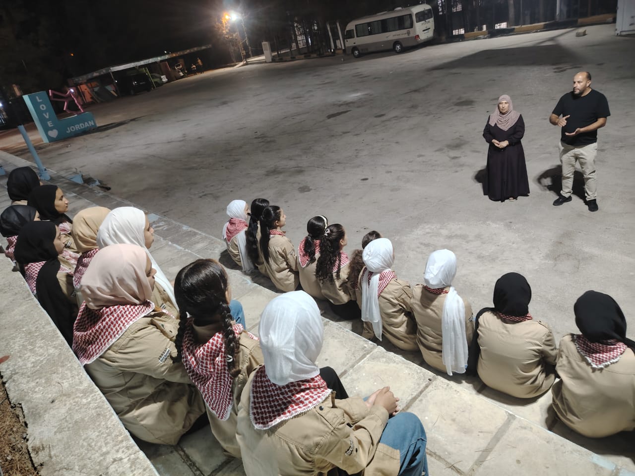 Madar Al-Saa Images 0.004734119689315031