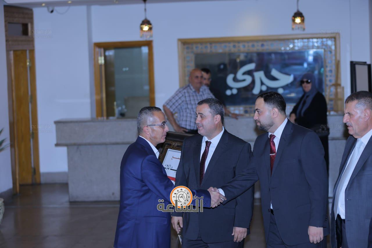 Madar Al-Saa Images 0.12490734645917911