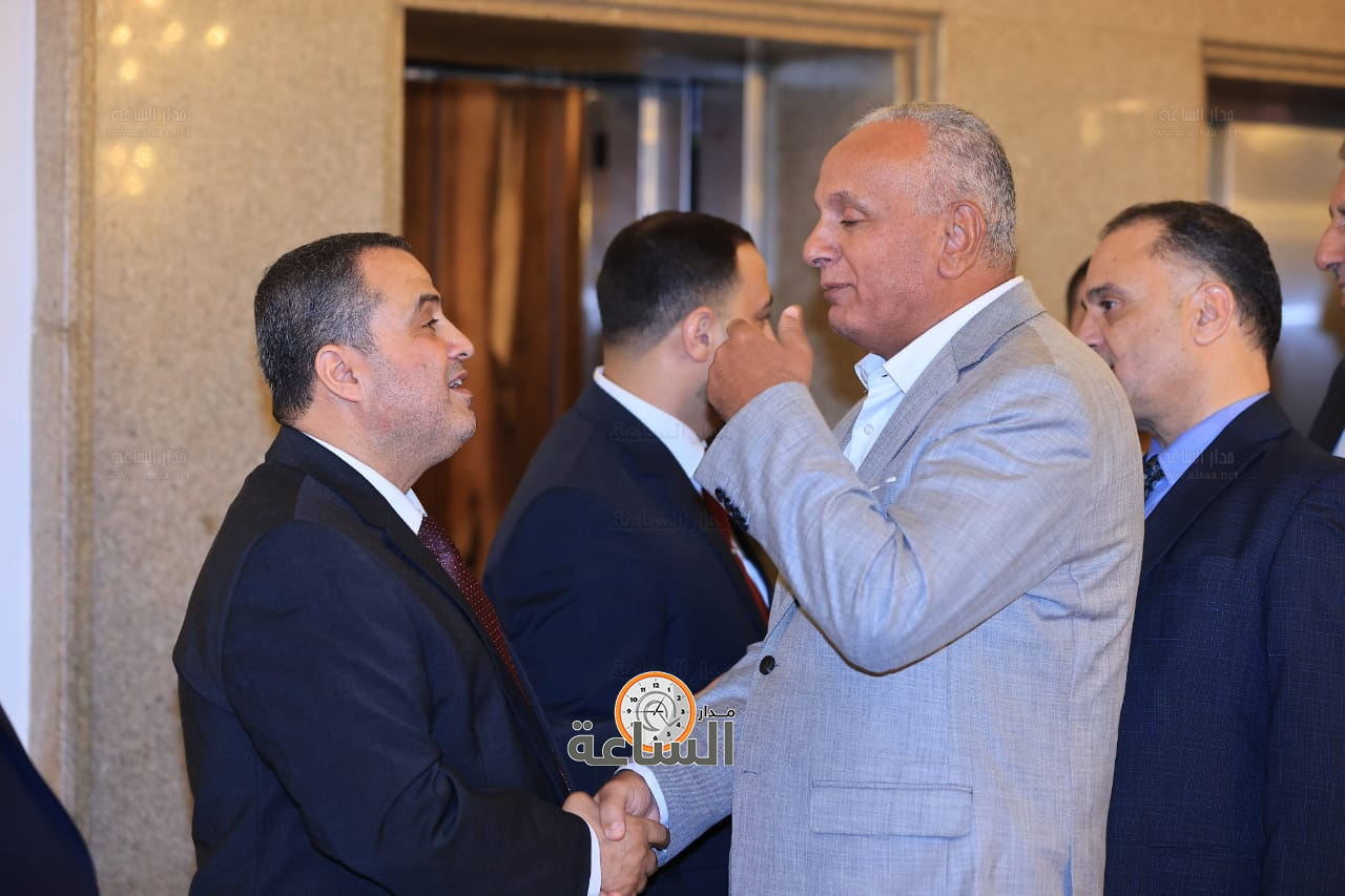 Madar Al-Saa Images 0.9764602835229405