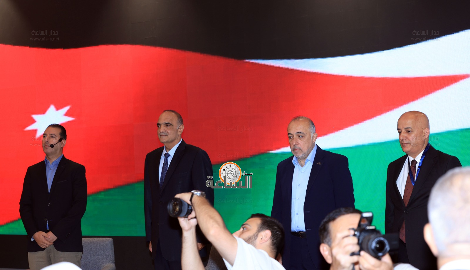 Madar Al-Saa Images 0.1309290628959784