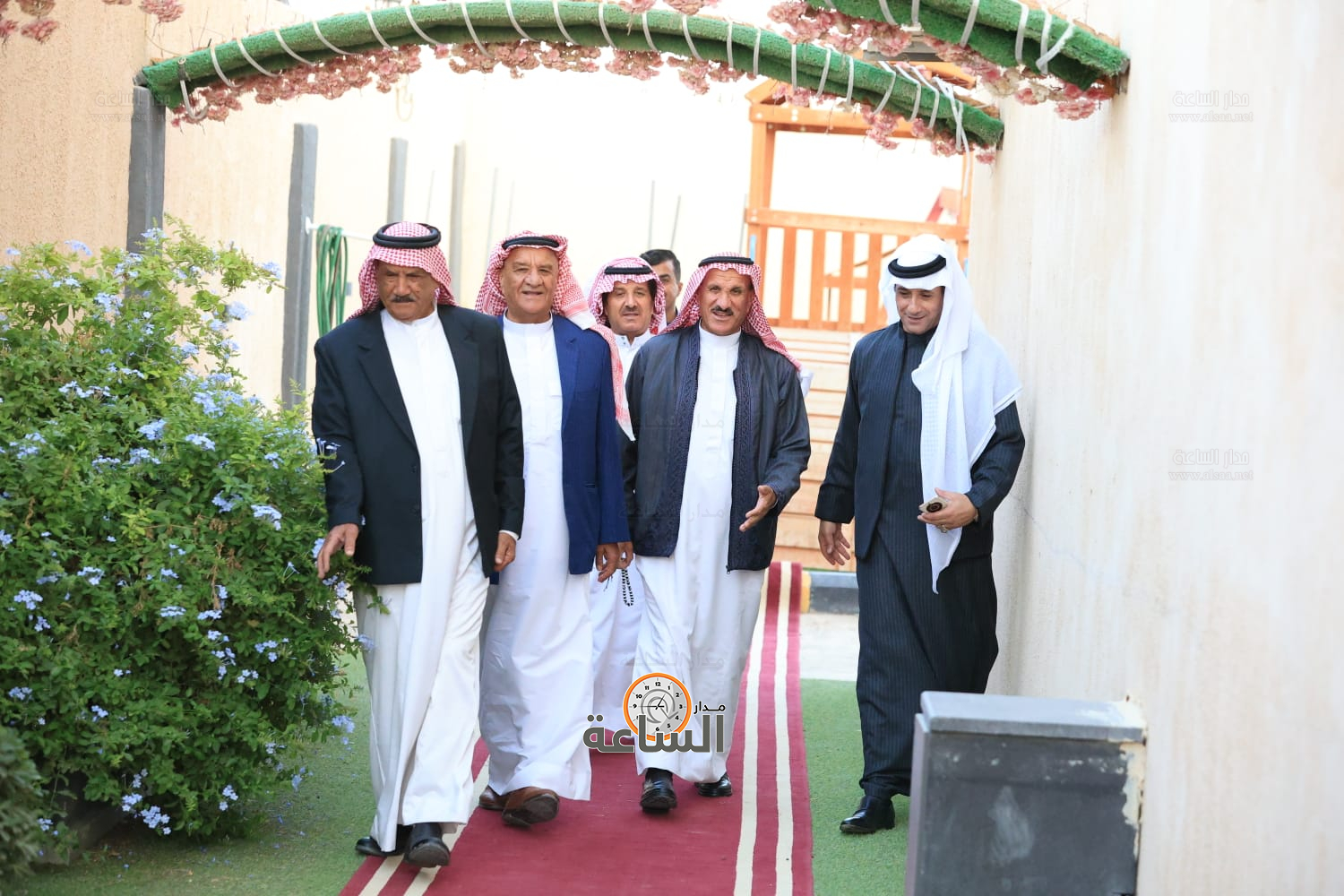 Madar Al-Saa Images 0.8444352320469996