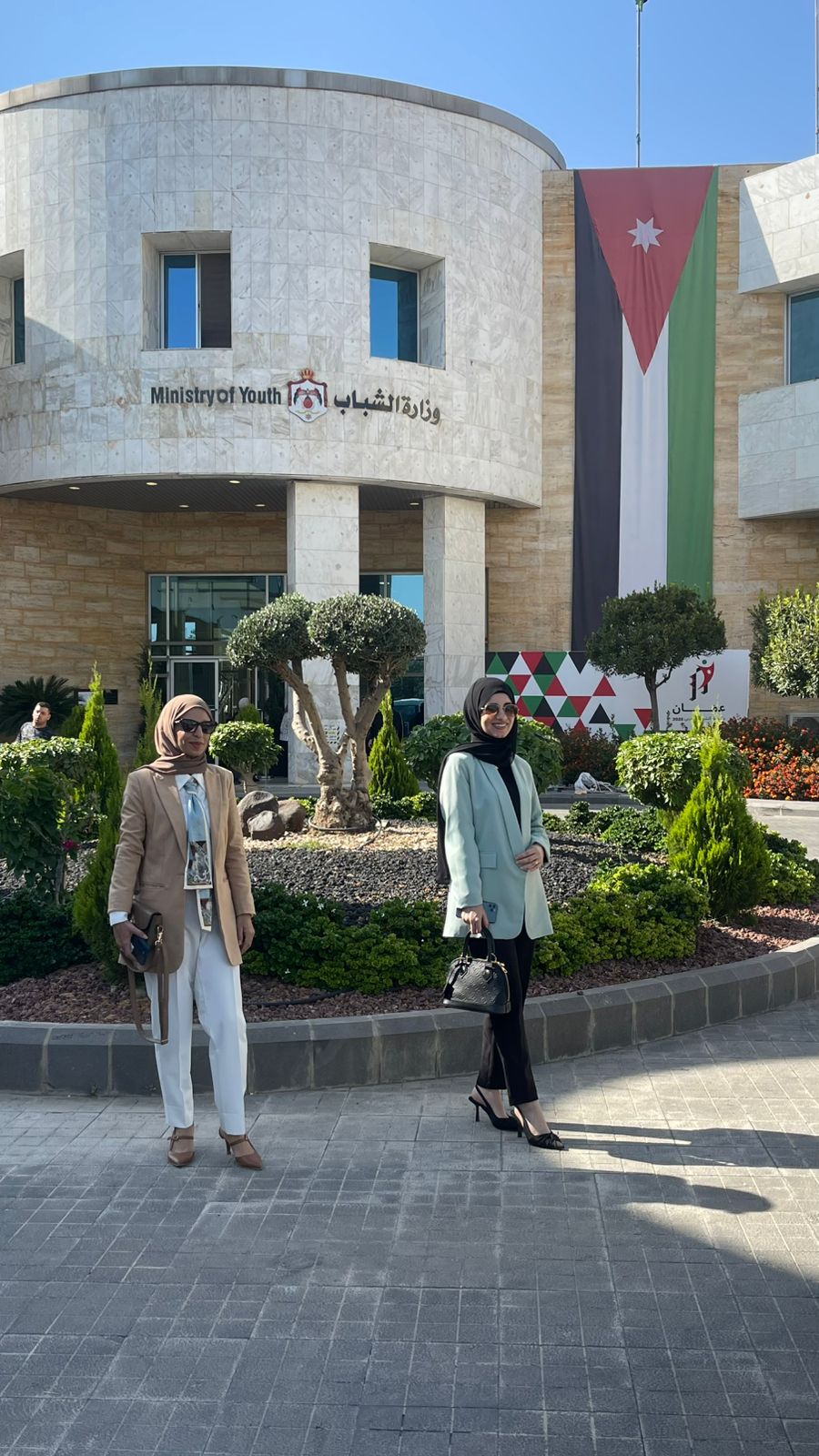 Madar Al-Saa Images 0.7666342102447598