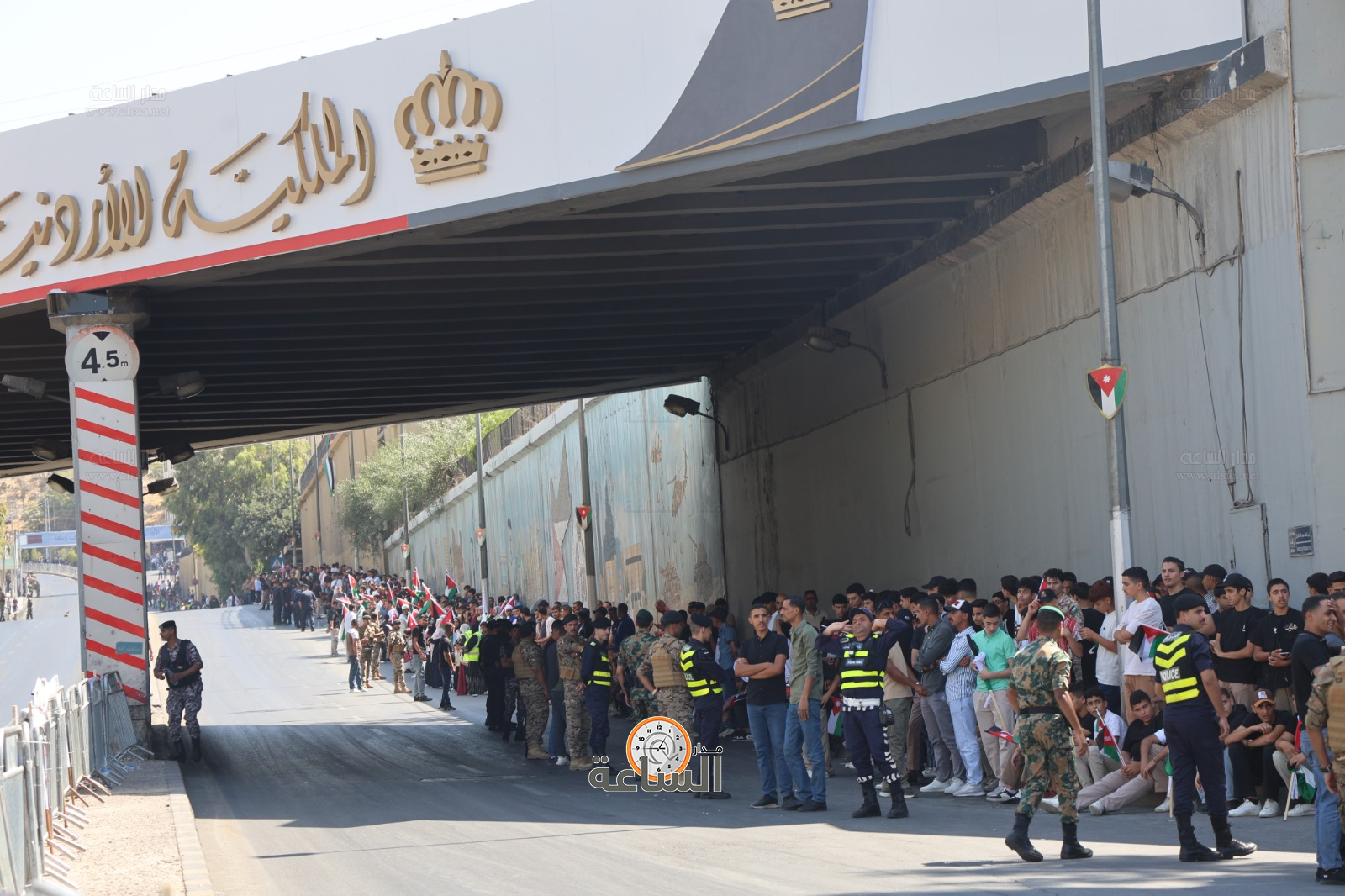 Madar Al-Saa Images 0.015107298637618283