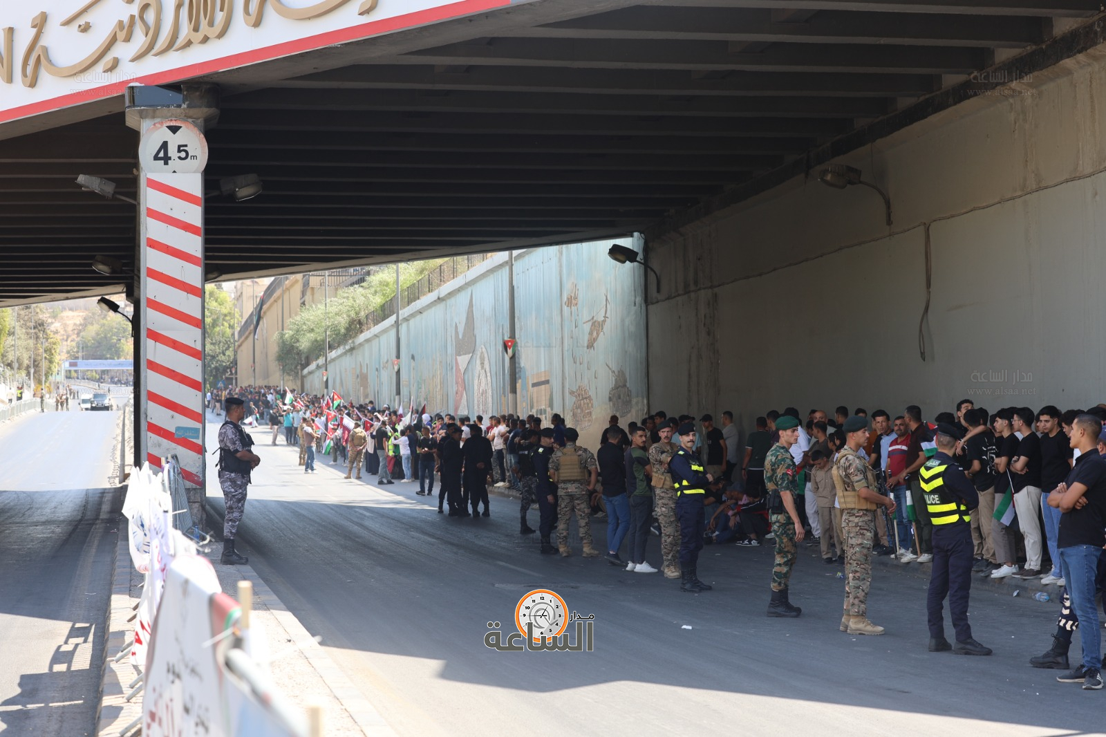 Madar Al-Saa Images 0.7782932856653212