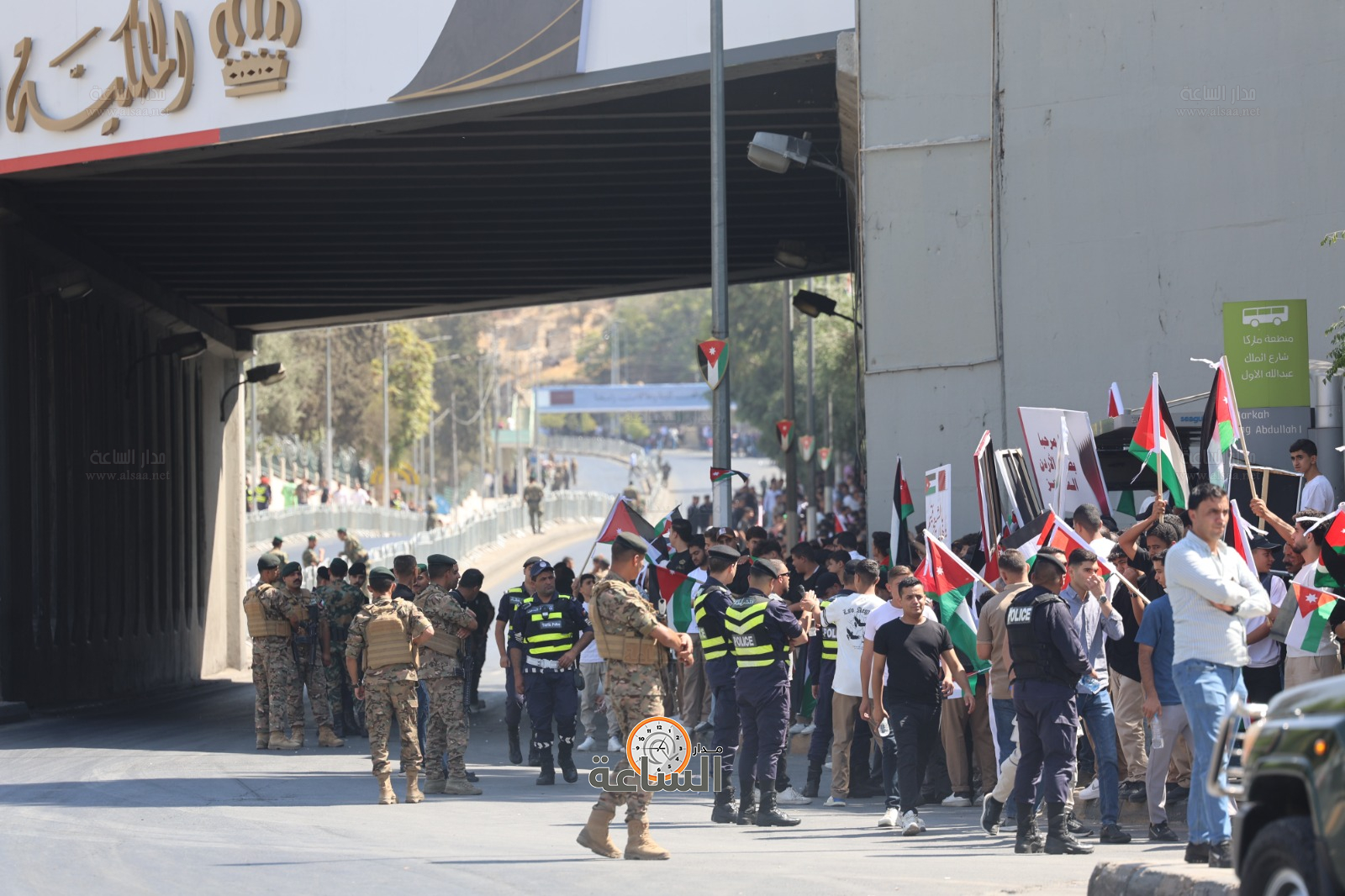 Madar Al-Saa Images 0.9787493232843844