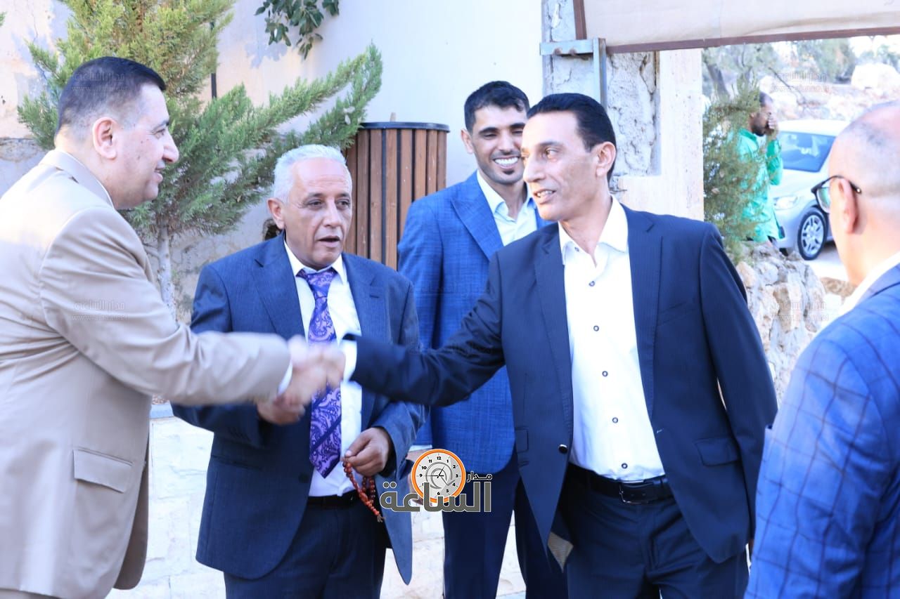 Madar Al-Saa Images 0.008392904358976105