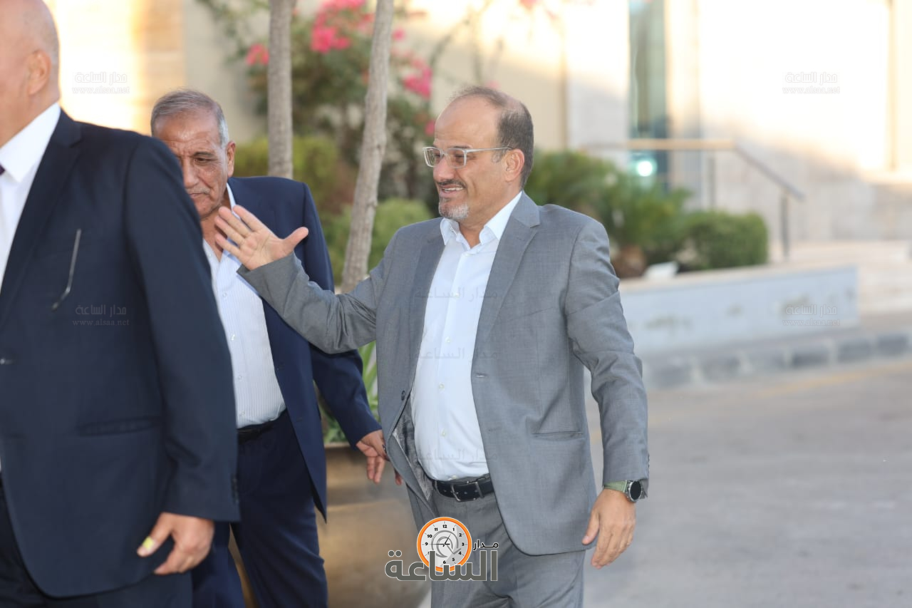 Madar Al-Saa Images 0.048388838363889075