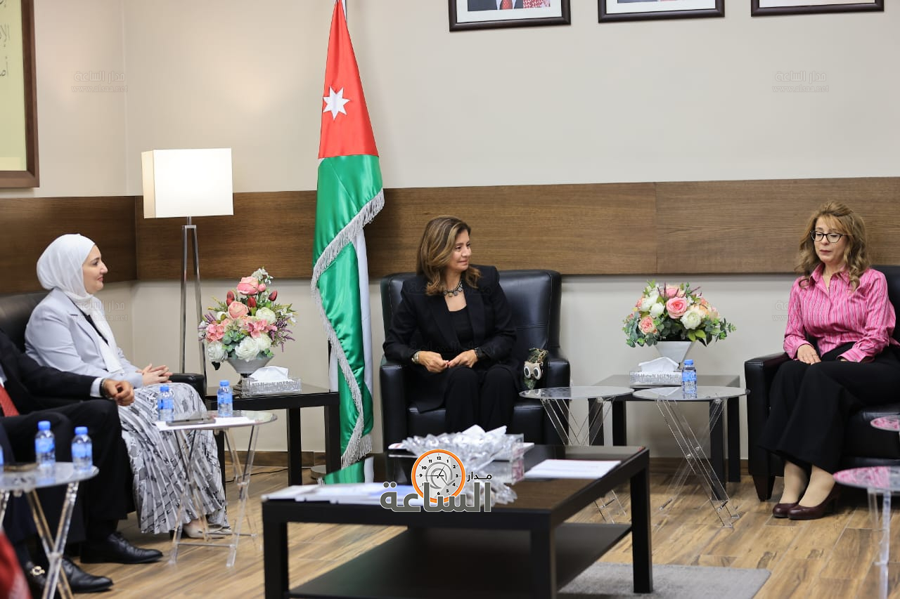 Madar Al-Saa Images 0.3523093058599117