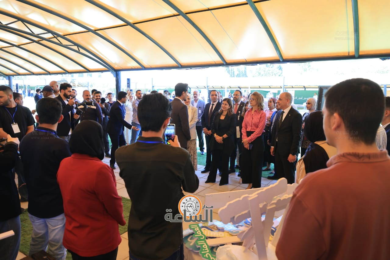 Madar Al-Saa Images 0.7699272860949902