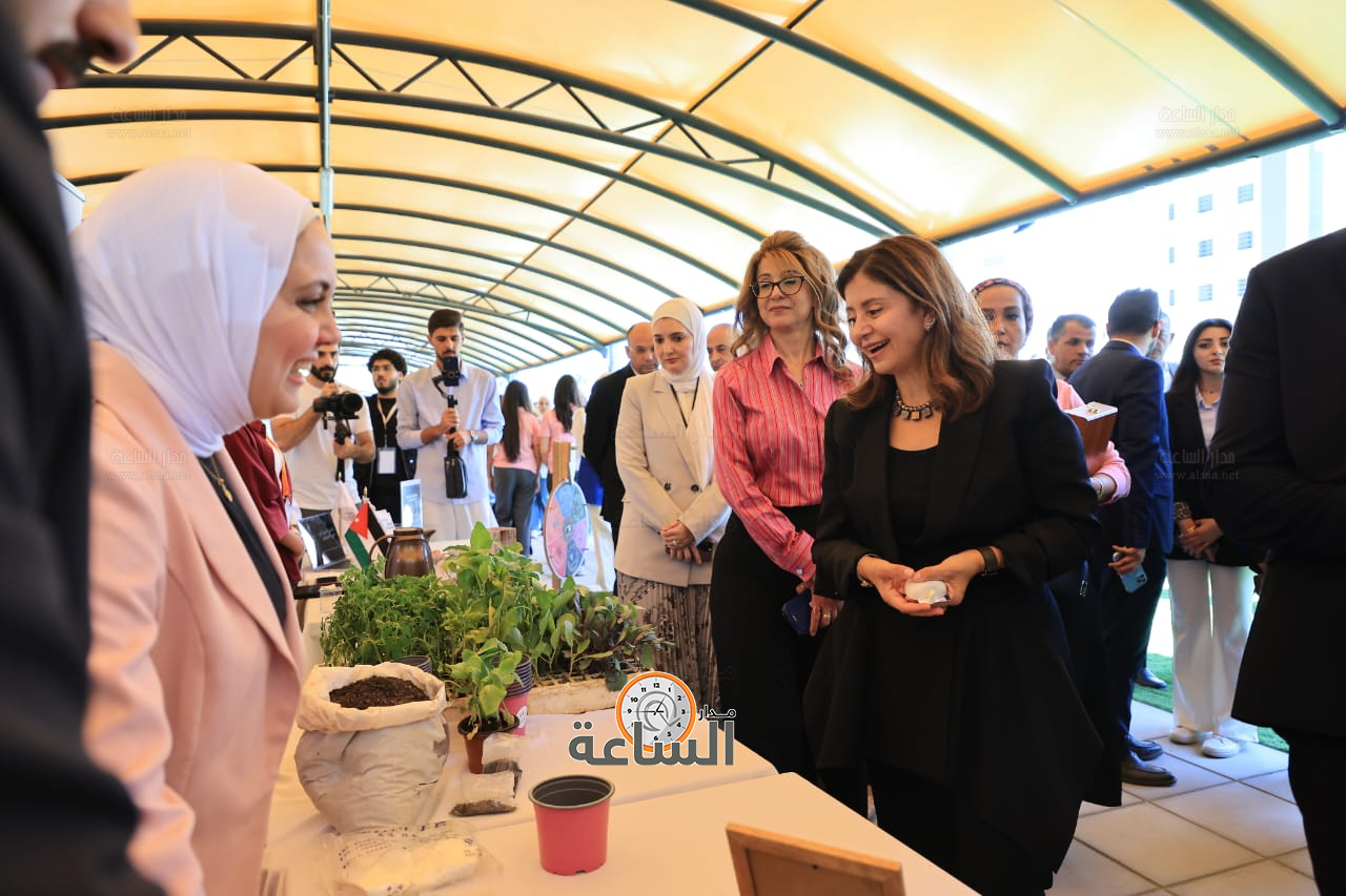 Madar Al-Saa Images 0.18071424055020424