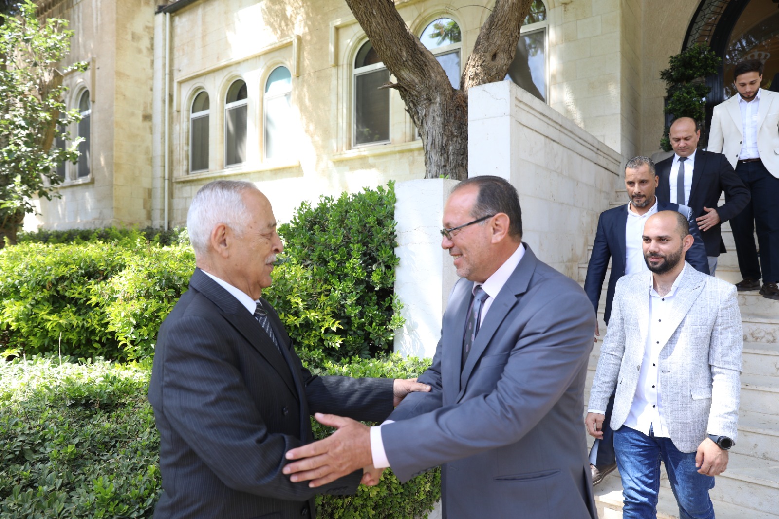 Madar Al-Saa Images 0.136125521577516