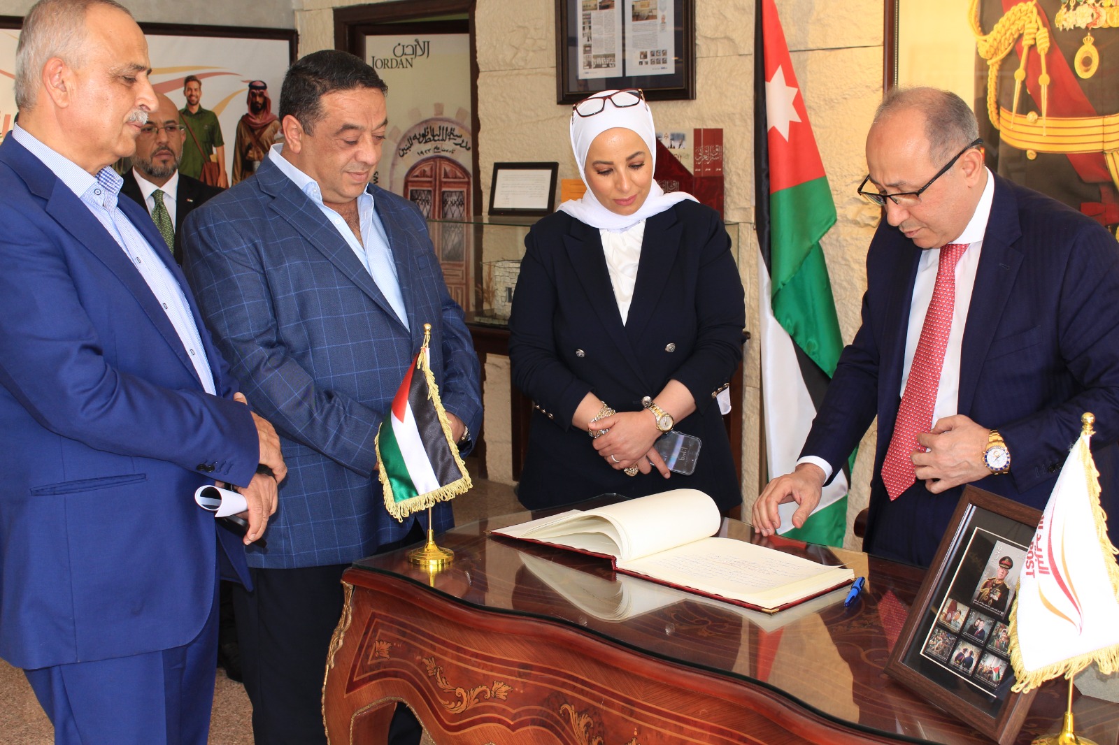 Madar Al-Saa Images 0.3144391055899357