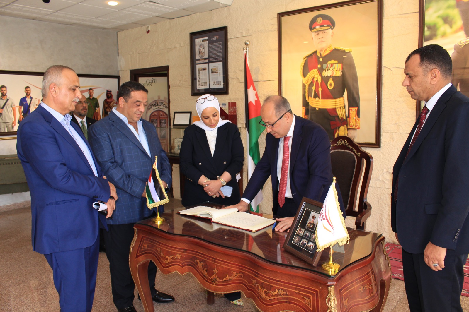 Madar Al-Saa Images 0.06682827114935586