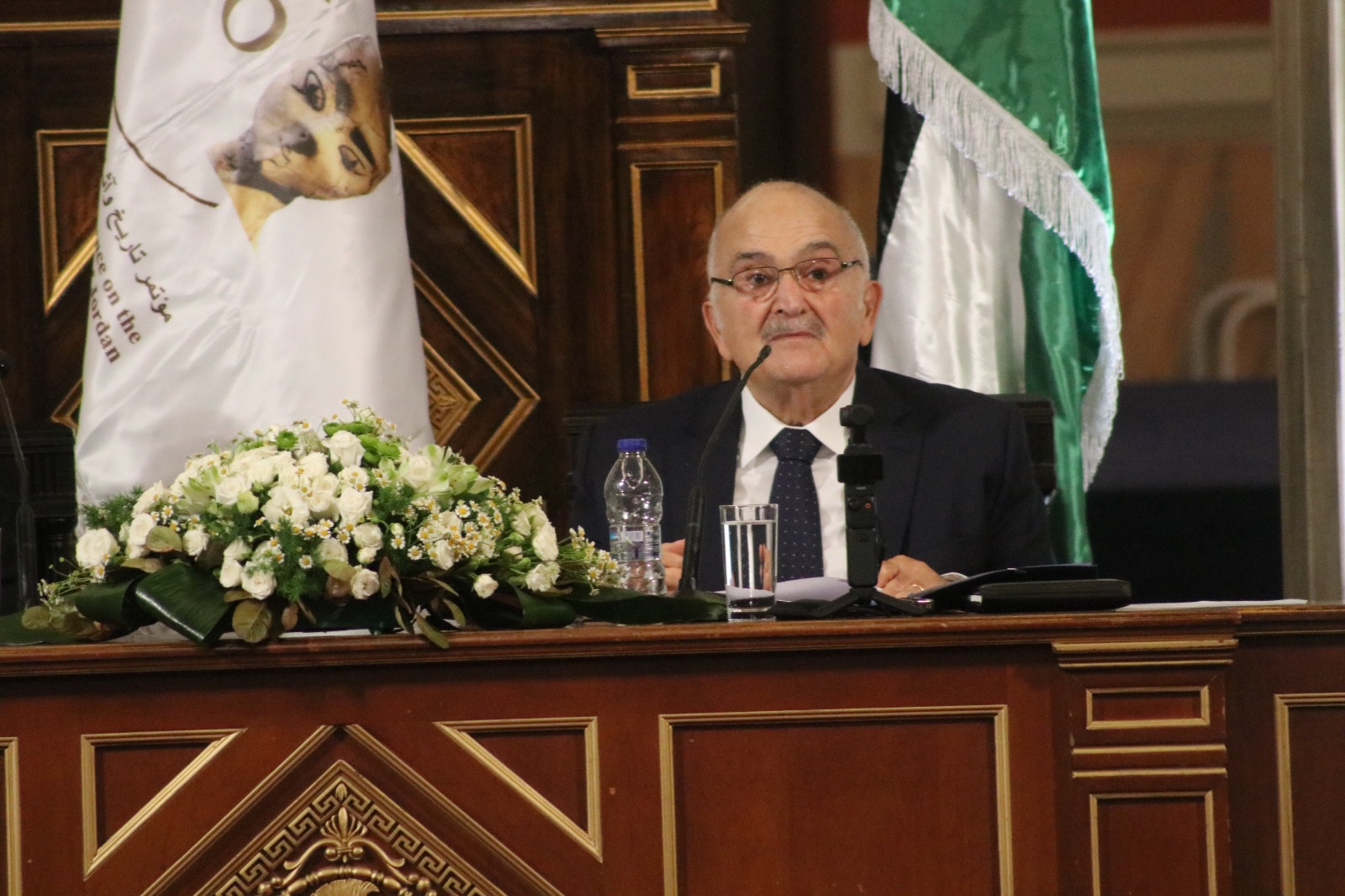 Madar Al-Saa Images 0.49919813193679086