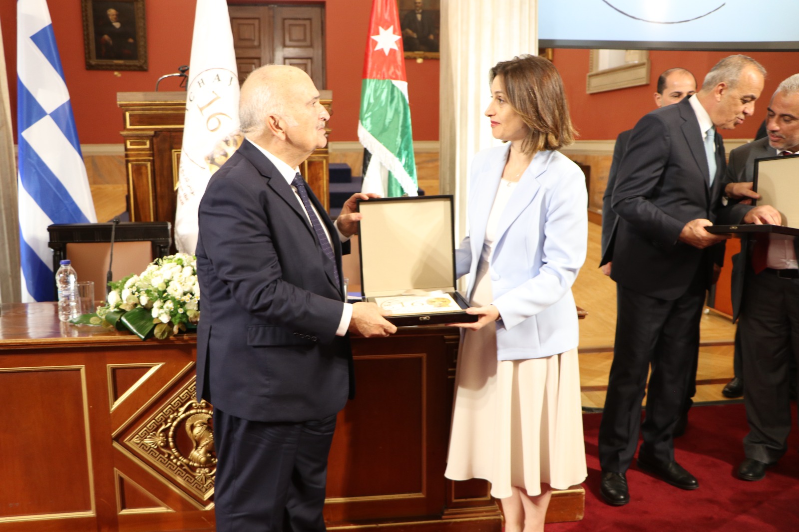 Madar Al-Saa Images 0.35074773076192467