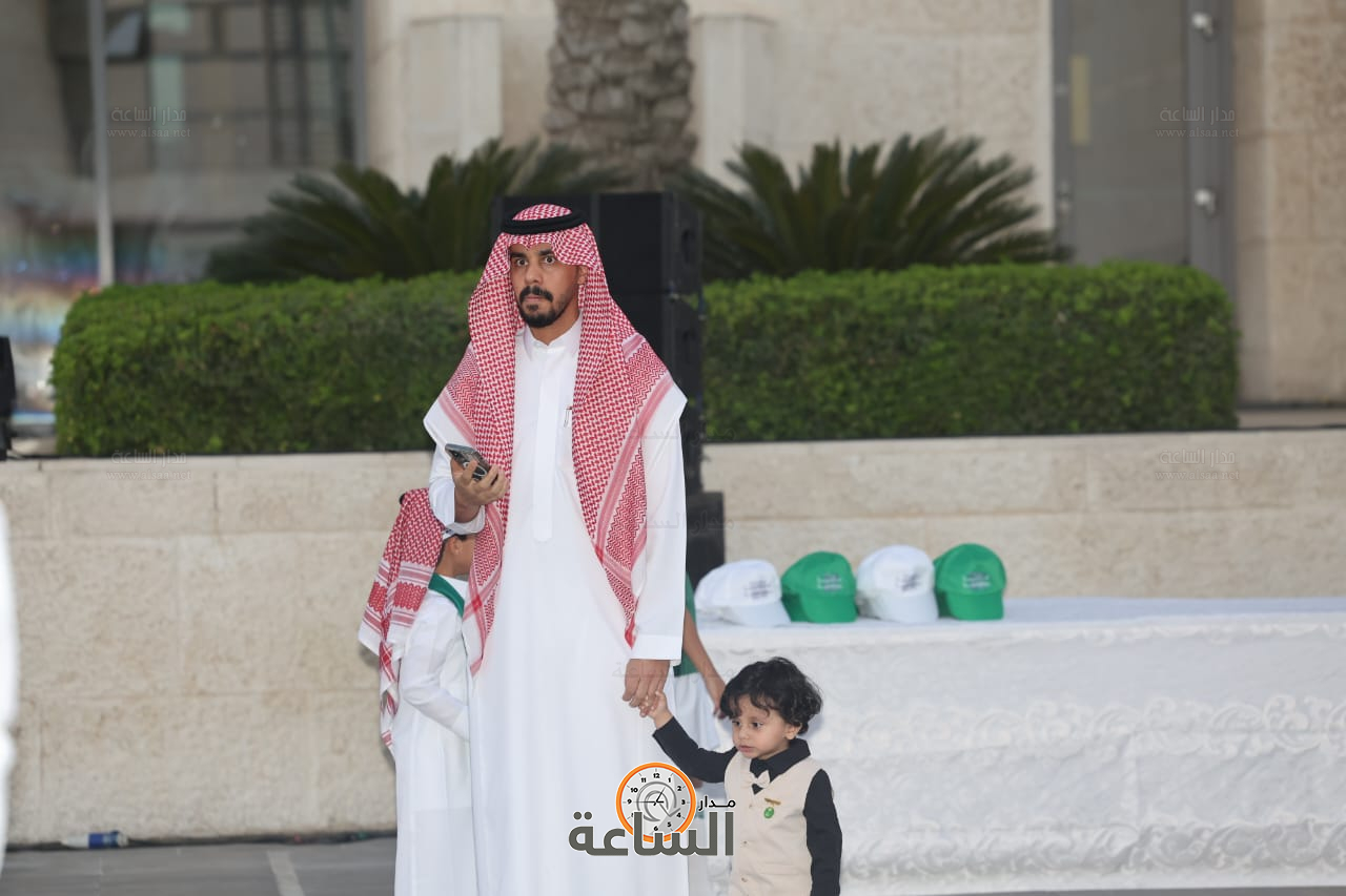 Madar Al-Saa Images 0.09974776132458274