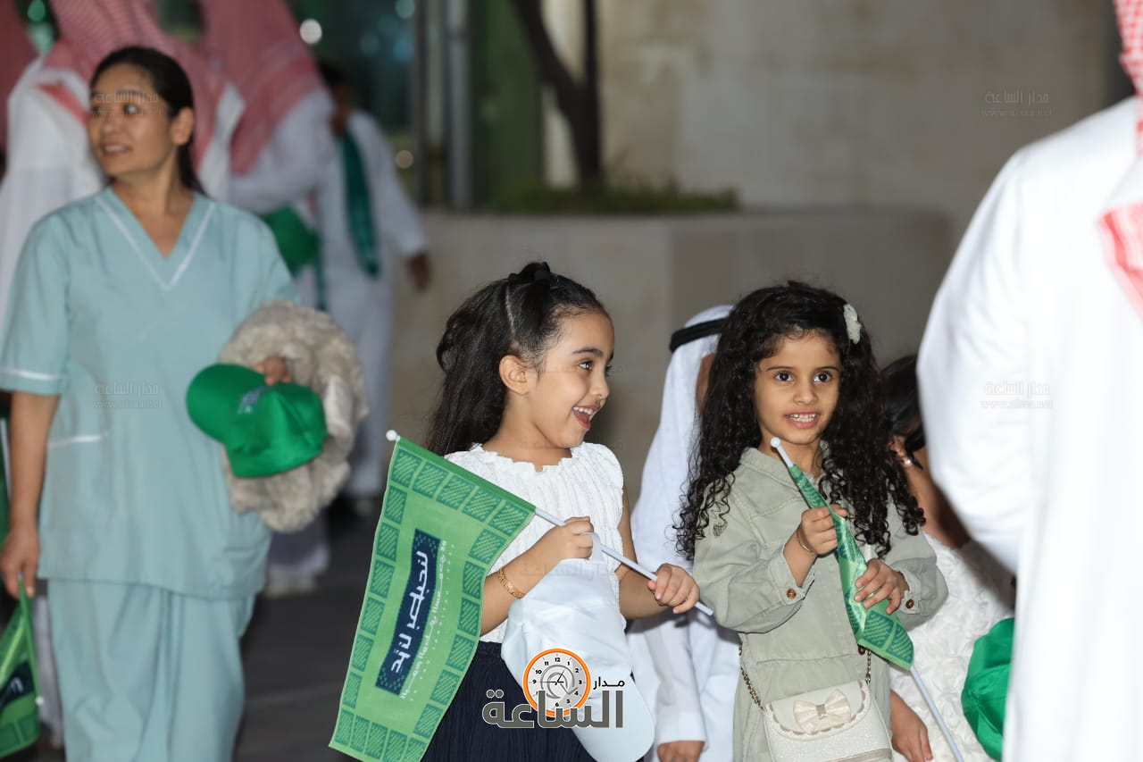 Madar Al-Saa Images 0.18422799235576104